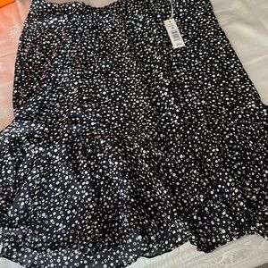 Sexy black and white casual skirt with Tags